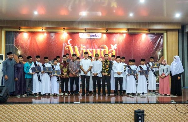 Wisuda Tahfiz 30 Juz BQ DT Peduli Sumut,Ini Pesan Musa Rajekshah dan Aa Gym